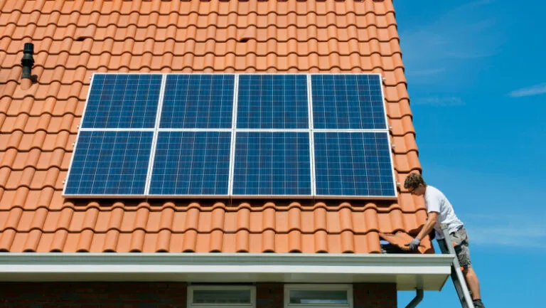 Finanțarea Proiectelor de Panouri Fotovoltaice: Ce trebuie să știi