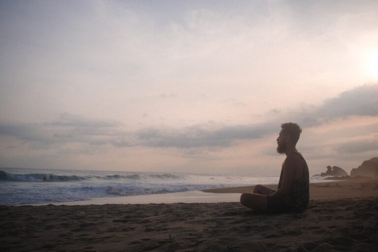 Cum să Îți Crești Puterea de Concentrare Photo Meditation pose