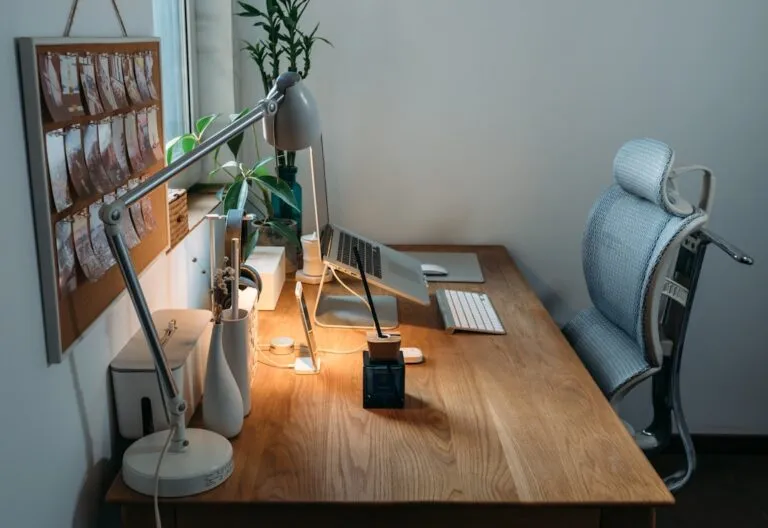 Cum să reduci tensiunile musculare la birou Photo Ergonomic chair