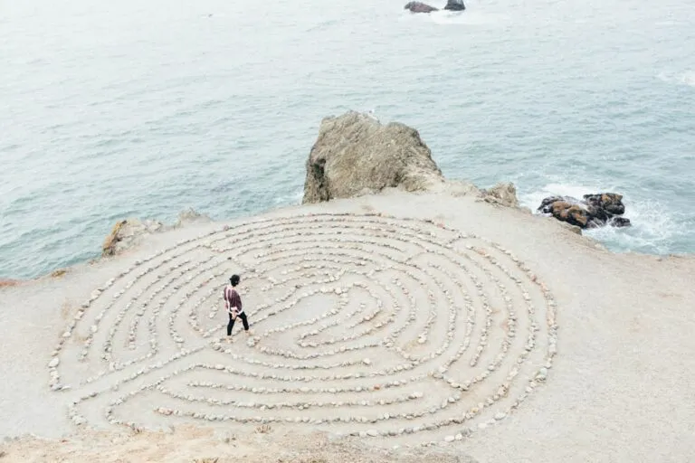 Cum să îngrijești sănătatea mintală în echipă Photo Team meditation