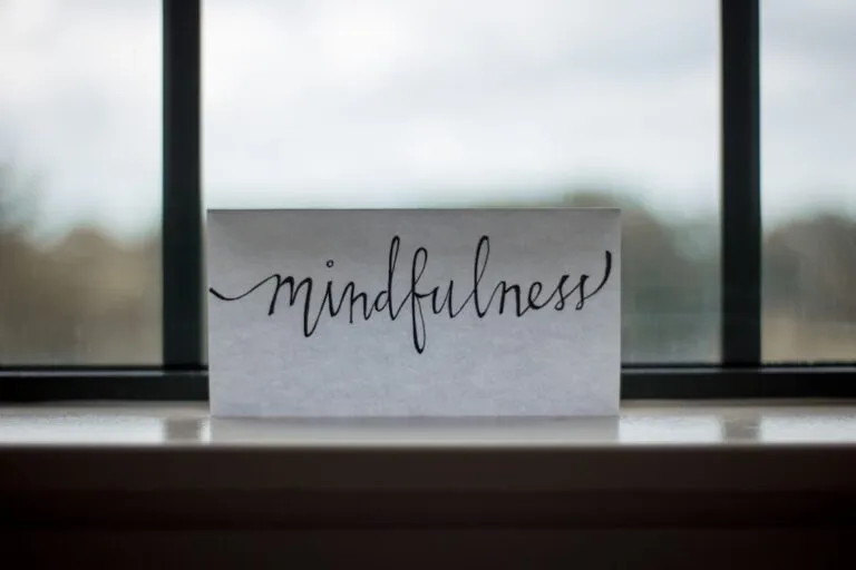 Cum să Îți Îmbunătățești Atitudinea în Situații Dificile Photo Positive mindset