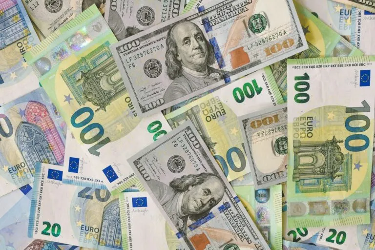Tot ce trebuie să știi despre cursul valutar Photo currency exchange rates guide
