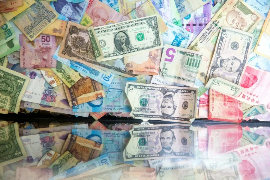 Photo common currency exchange mistakes