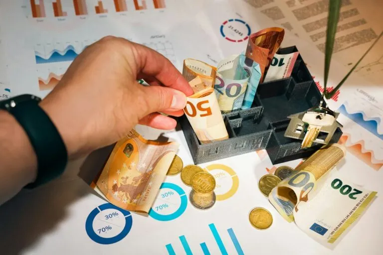 Banii și economisirea: analiză aprofundată și recomandări bazate pe cercetare Photo money saving research analysis tips
